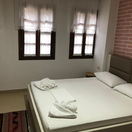 Dhimitri'S Guest House بيرات المظهر الخارجي الصورة