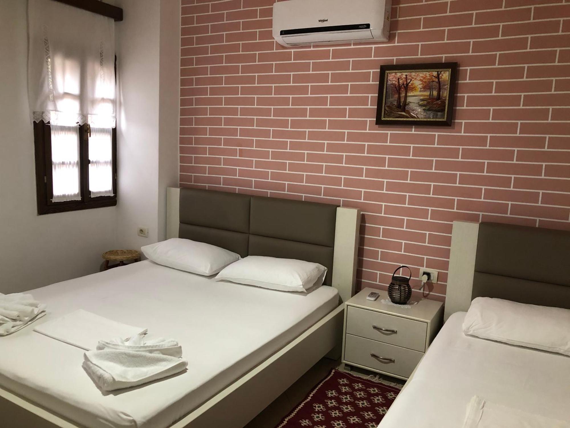 Dhimitri'S Guest House بيرات المظهر الخارجي الصورة