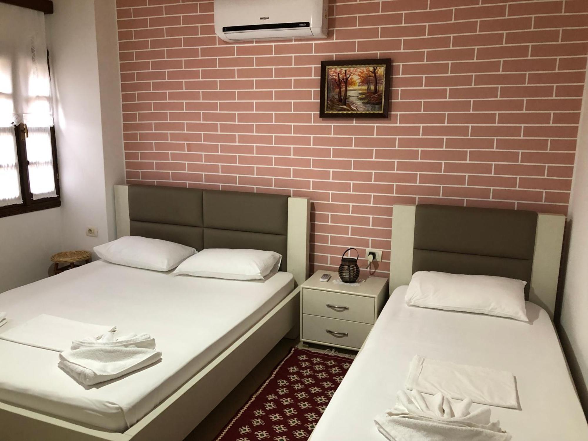 Dhimitri'S Guest House بيرات المظهر الخارجي الصورة
