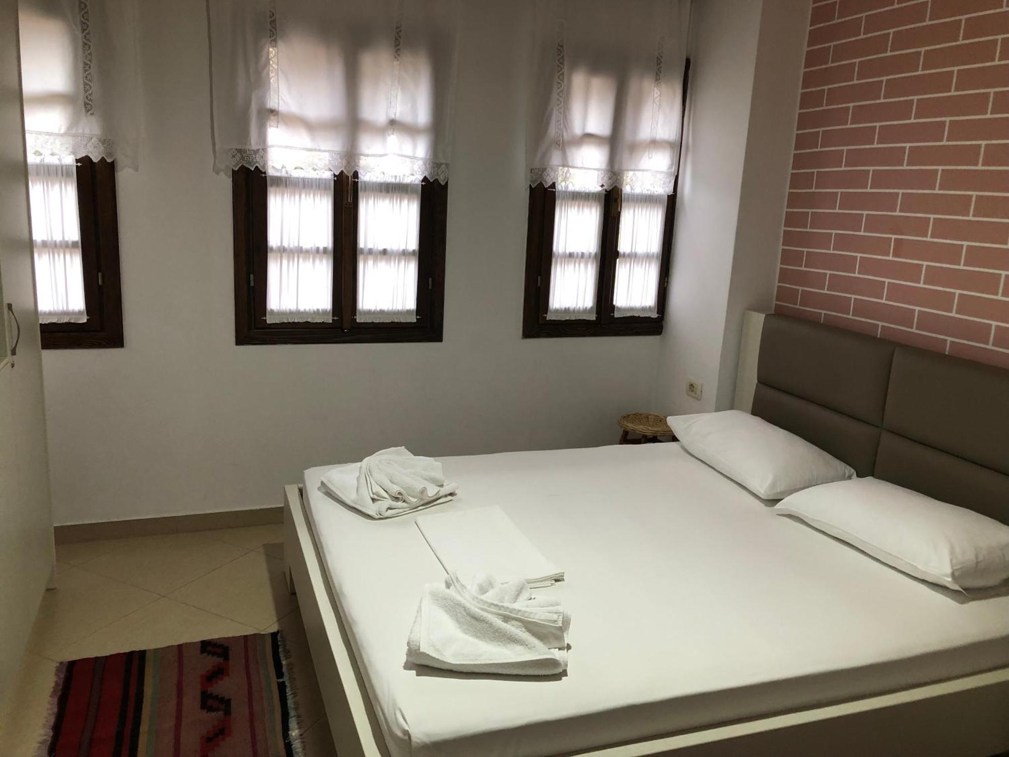 Dhimitri'S Guest House بيرات المظهر الخارجي الصورة